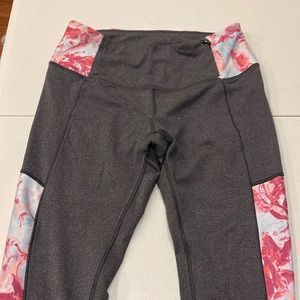 Size Small Calia by Carrie Underwood Capri leggings